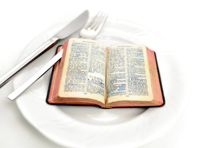 A Lei de Deus - Gálatas 3:10 e Romanos 3:20